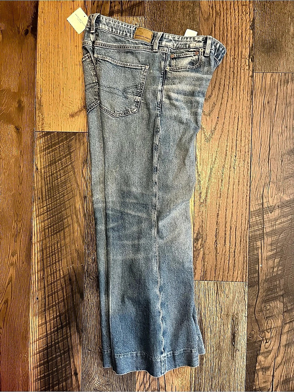 American Eagle High-Rise Flare Jeans Blue US 4 Short NWT
Never worn, still has t
